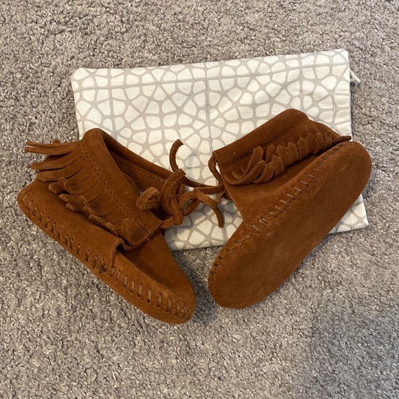 Minnetonka Infant’s Fringe Leather Bootie Moccasins, Brown, Size 3 - Picture 5 of 5